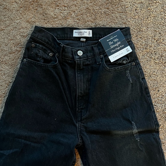 Abercrombie & Fitch Curve Love Ultra High Rise 90’s Straight Jeans in Black Rip - Picture 3 of 5